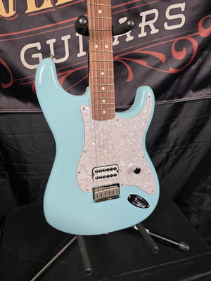 Fender Limited Edition Tom DeLonge Signature Stratocaster 2023 - Daphne Blue
